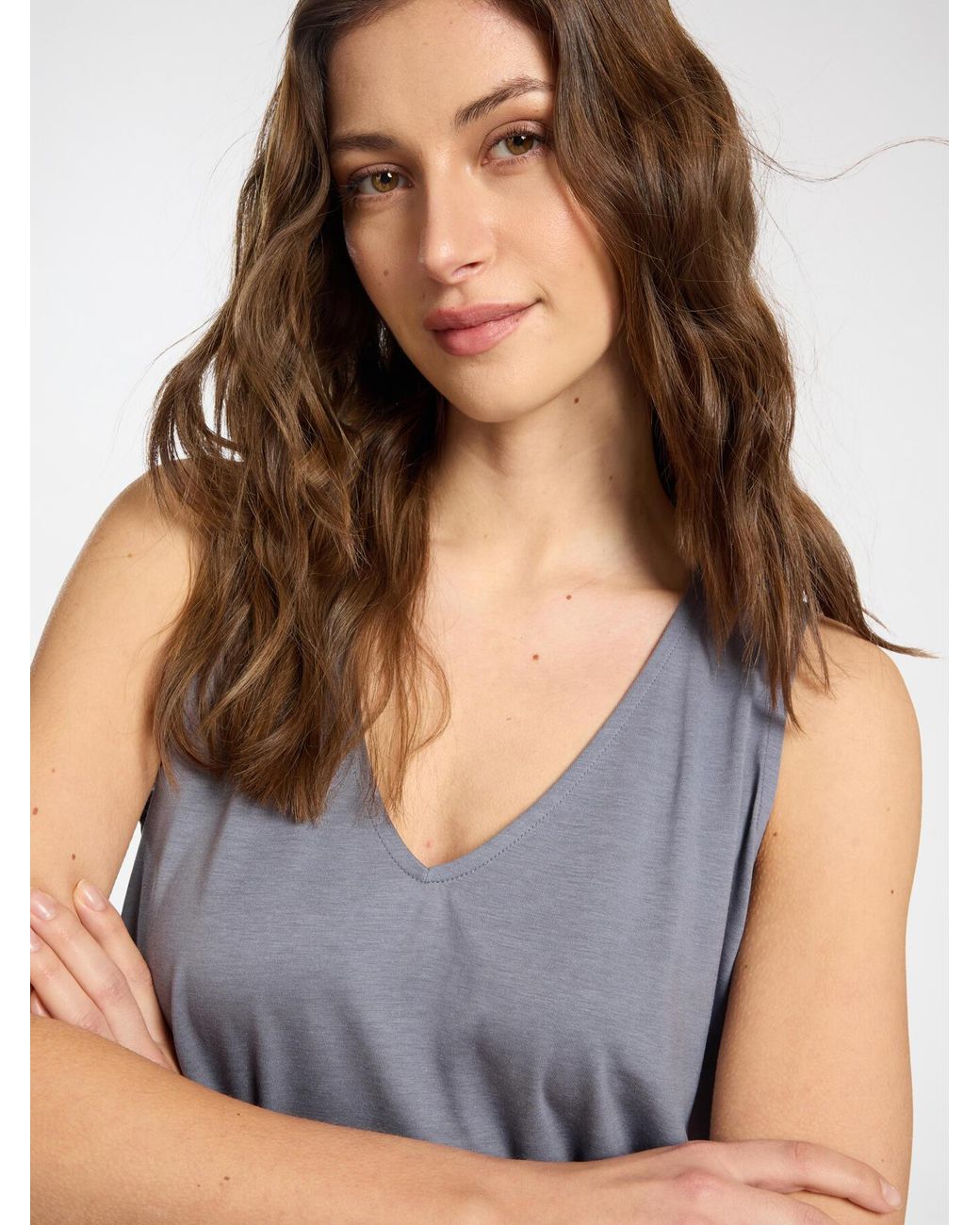 Top misto lyocell con scollo a V di Elena Miro in Gray