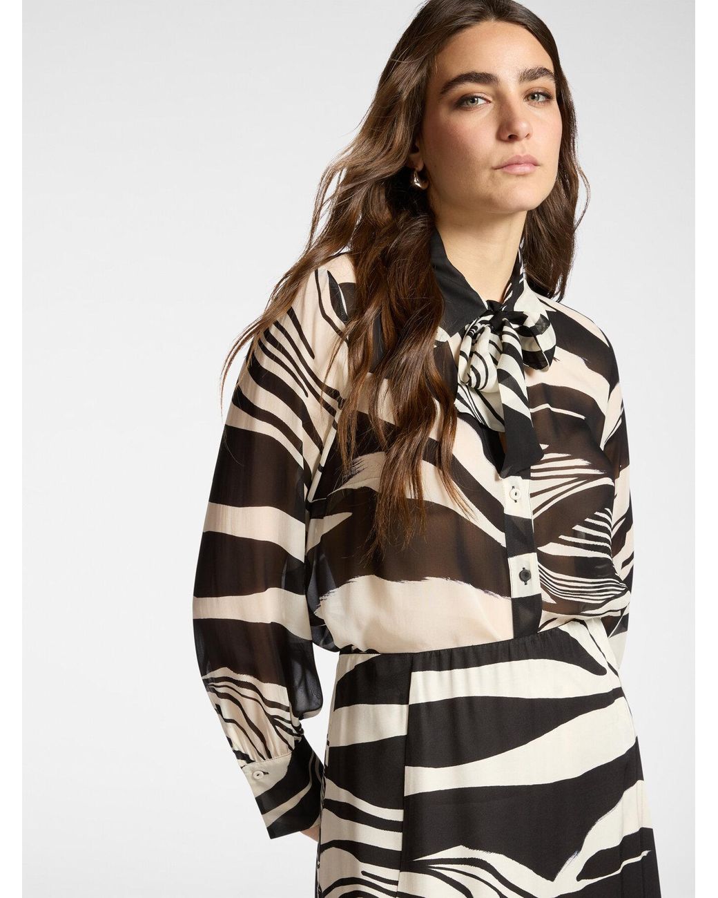 Camicia in georgette stampata con fiocco di Elena Miro in Black
