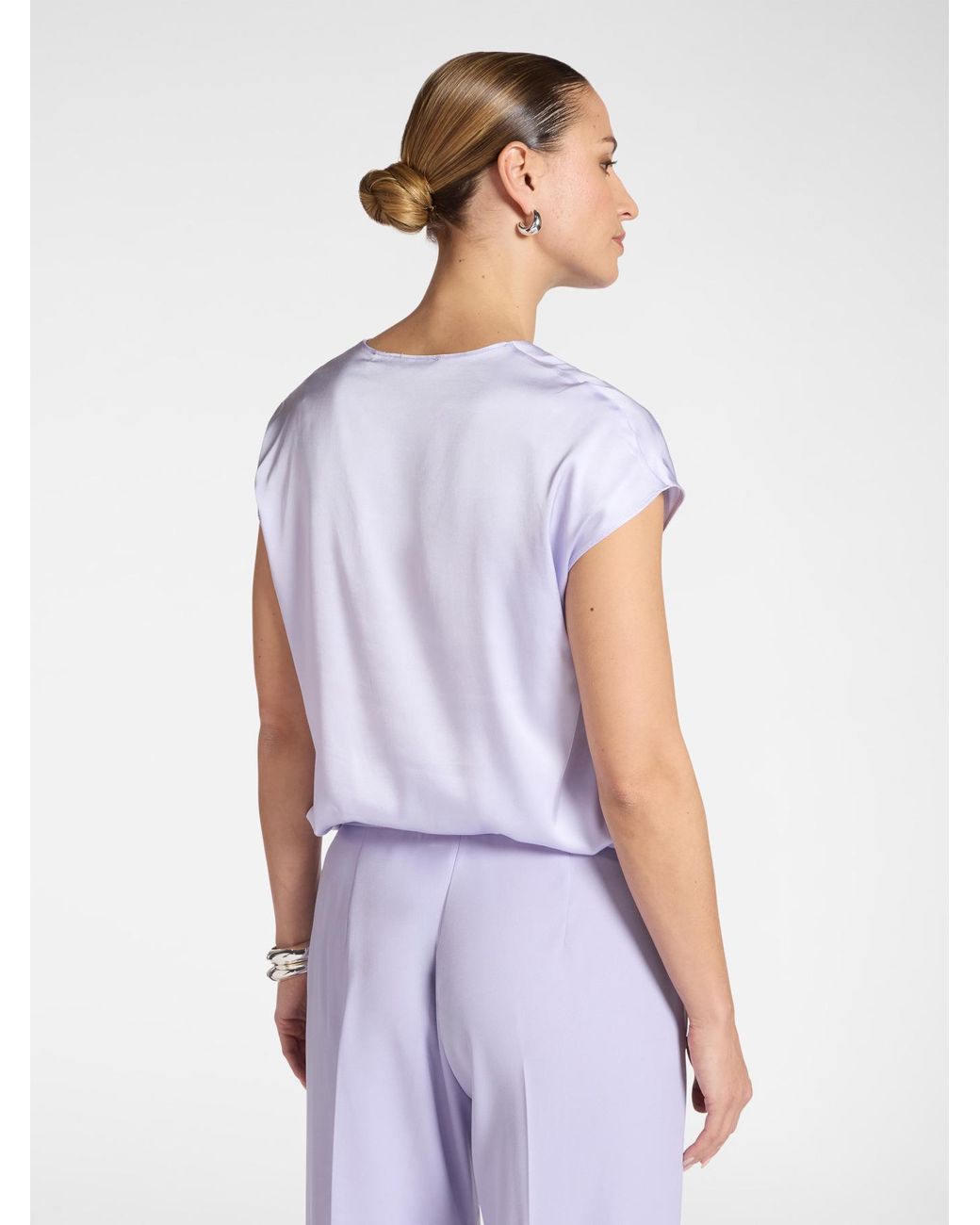 Blusa in raso con scollo a V di Elena Miro in White