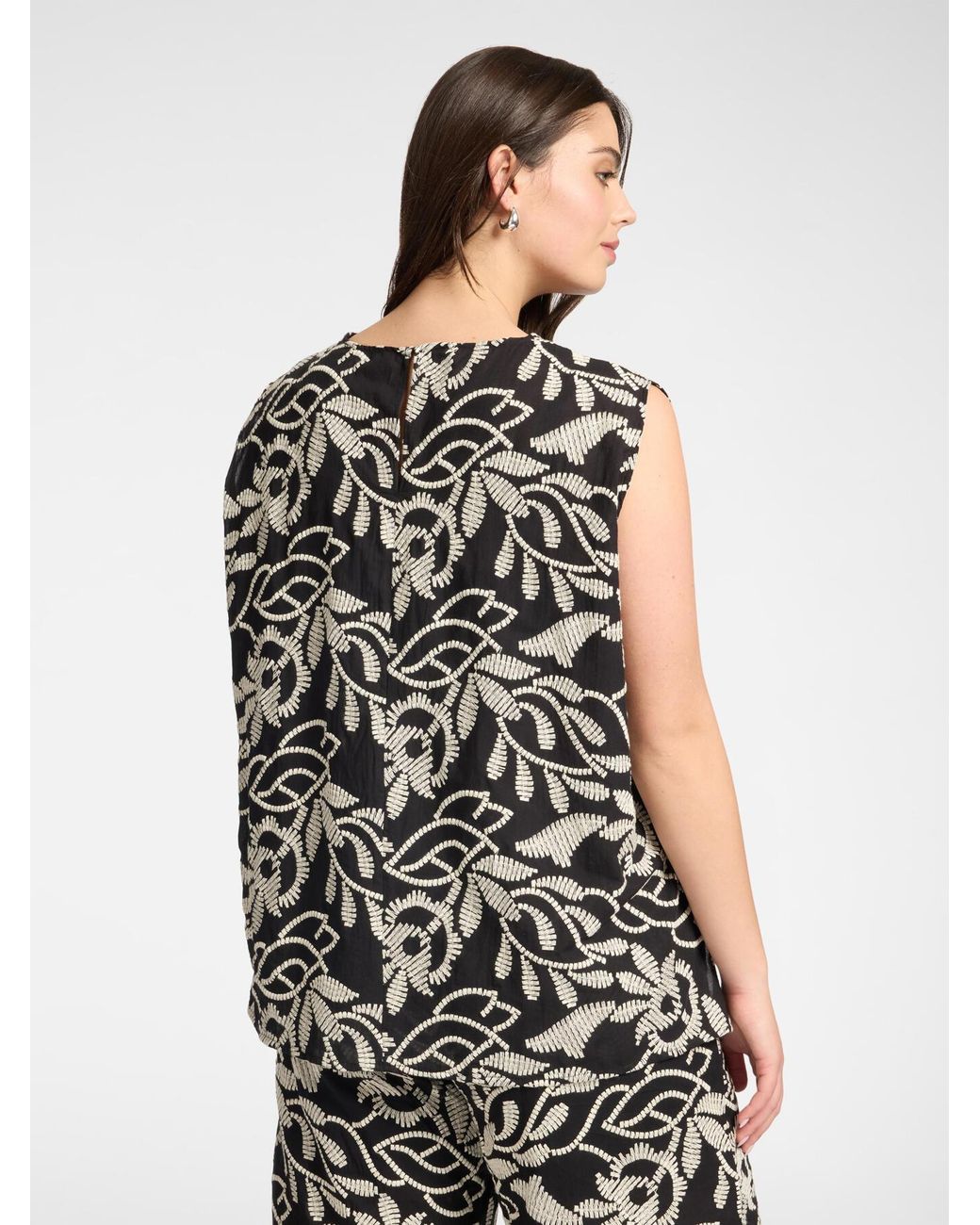 Top ricamato di Elena Miro in Black