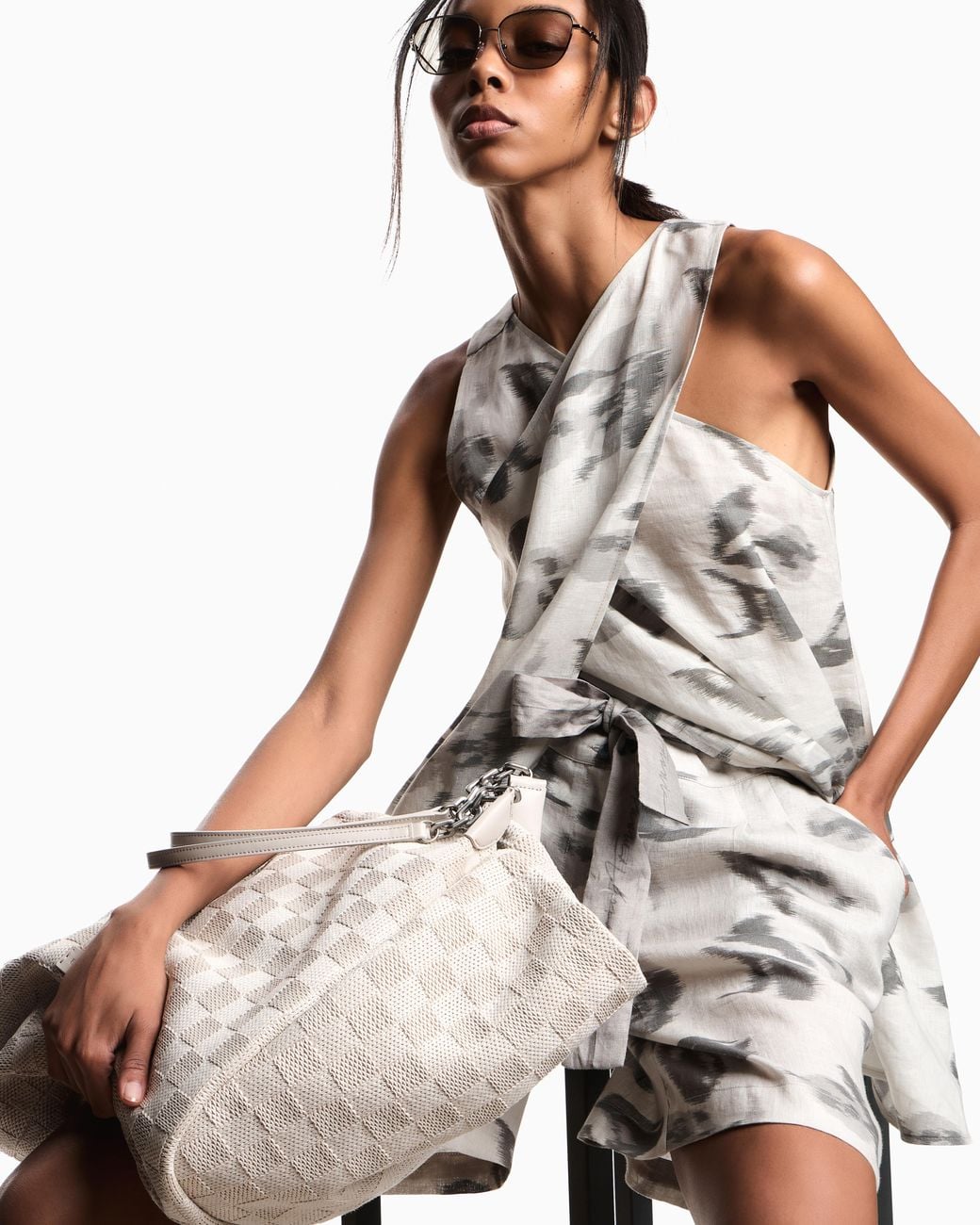 Emporio Armani White Linen Top With A Chiné Flower Print And Concealed Back Zip