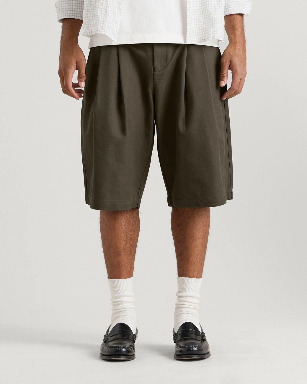 Double Tab Design Porter James Double Pleated Shorts in Green for Men | Lyst