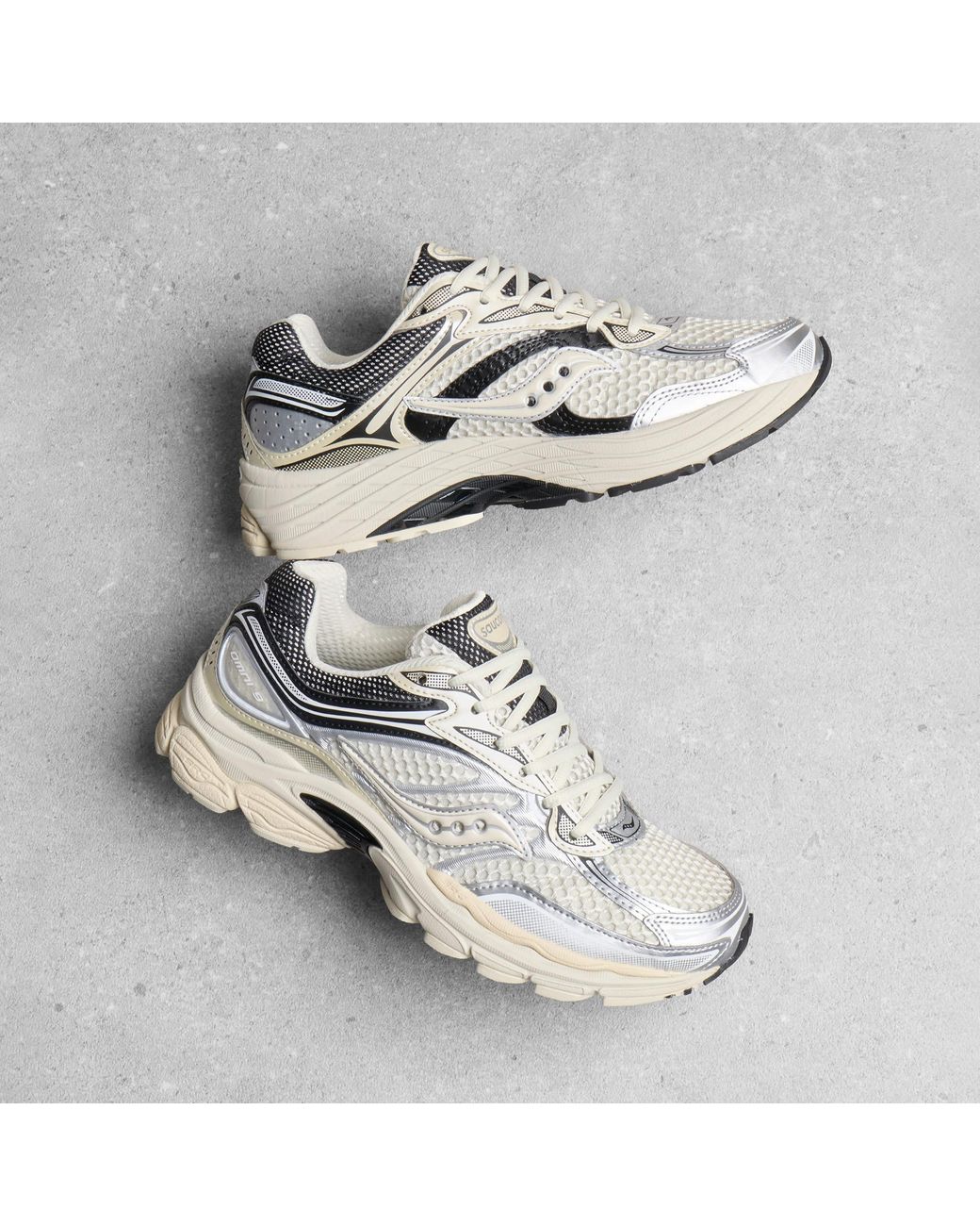 Saucony Metallic Progrid Omni 9 Sneaker
