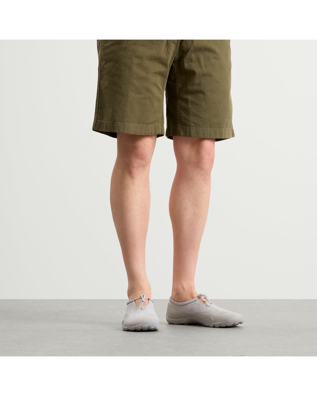 New Balance Gray Mt10 Sneaker