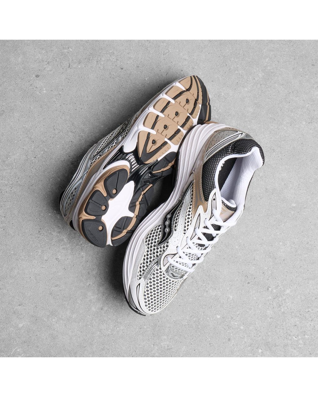 Saucony White Progrid Omni 9 Og Sneaker
