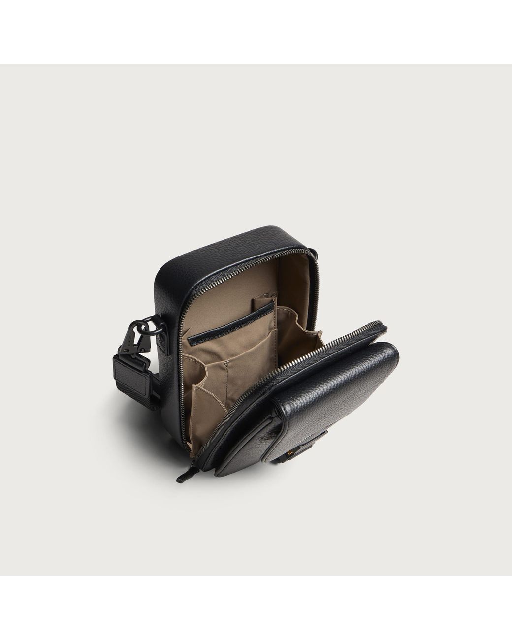 GRAMS28 Black 173 Vertical Sling for men