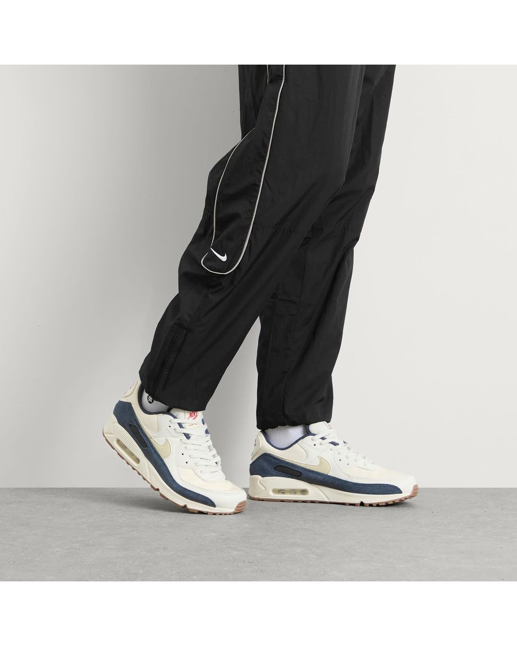 Nike Solo Swoosh Woven Track Pant in Black for Men | Lyst UK