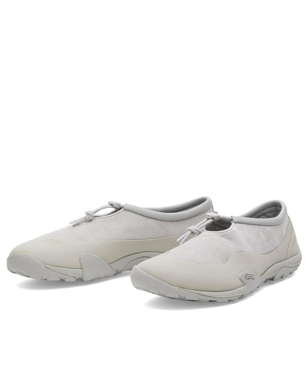 New Balance Gray Mt10 Sneaker
