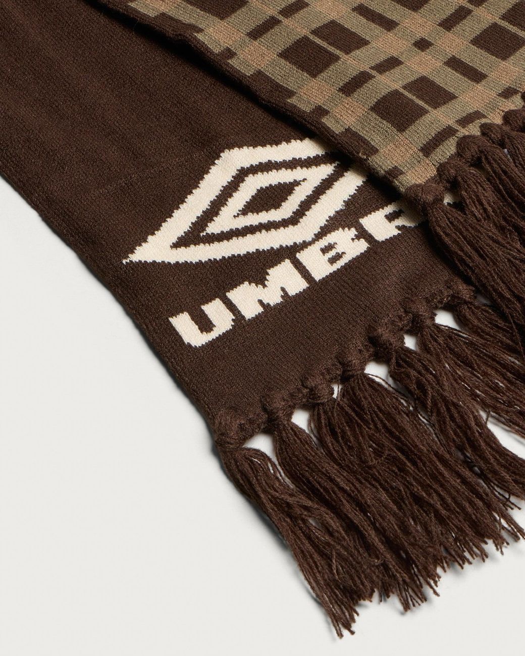 Umbro Natural Check Pattern Knitted Scarf for men