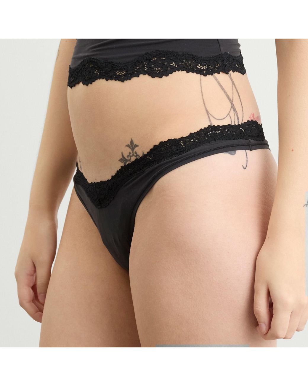 Skims Black Fits Everybody Lace Dip Thong