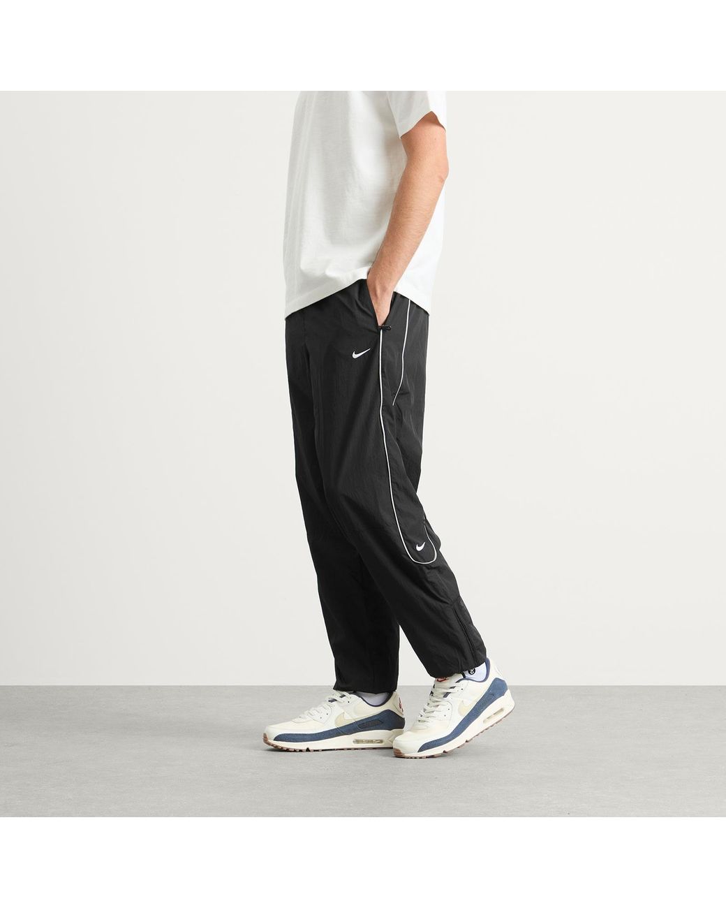Nike Solo Swoosh Woven Track Pant in Black for Men | Lyst UK