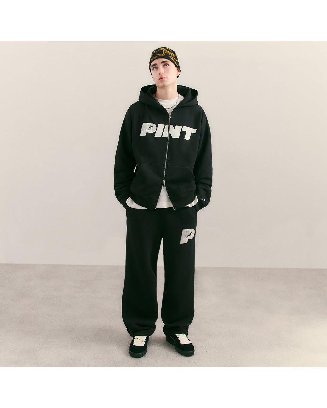 END. Black Pint Club Zip-Hoodie