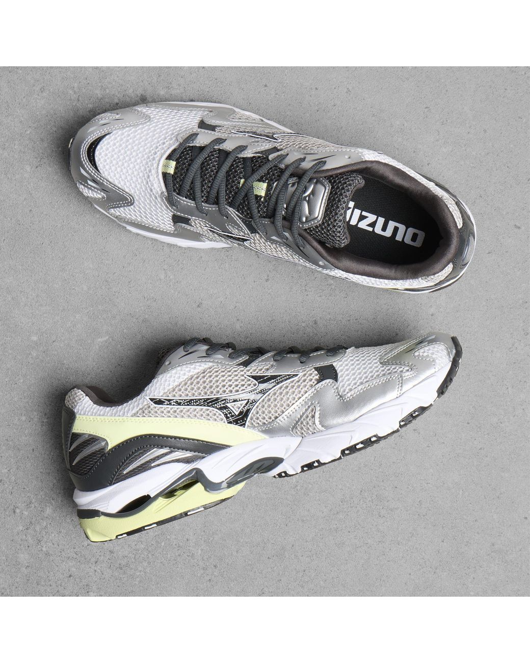 Mizuno White Wave Rider 10 Sneaker
