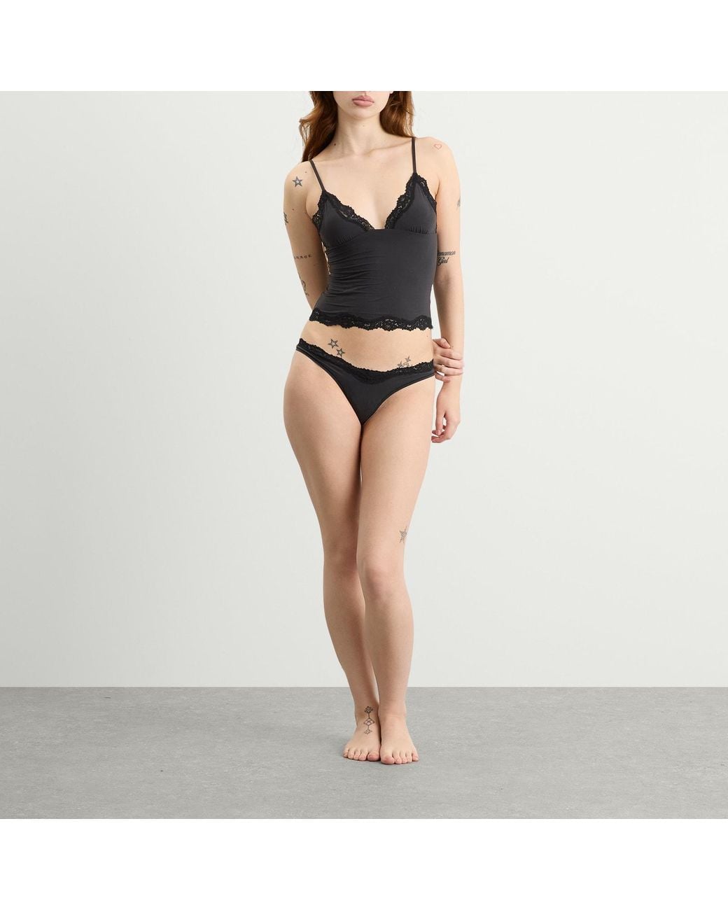 Skims Black Fits Everybody Lace Dip Thong