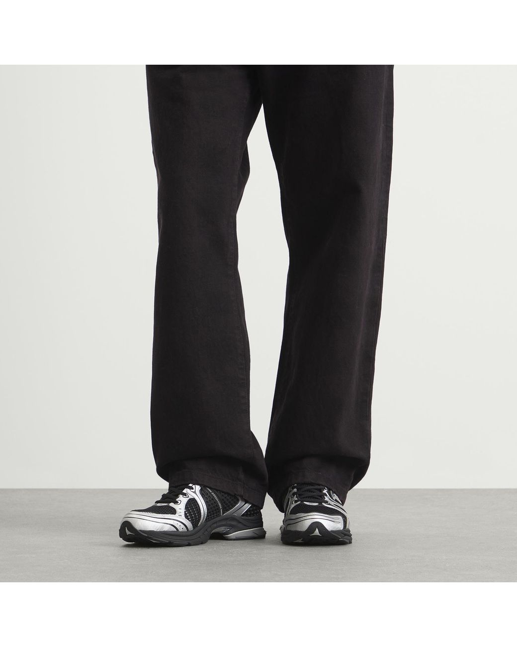 Saucony Black Progrid Triumph 4 Sneaker