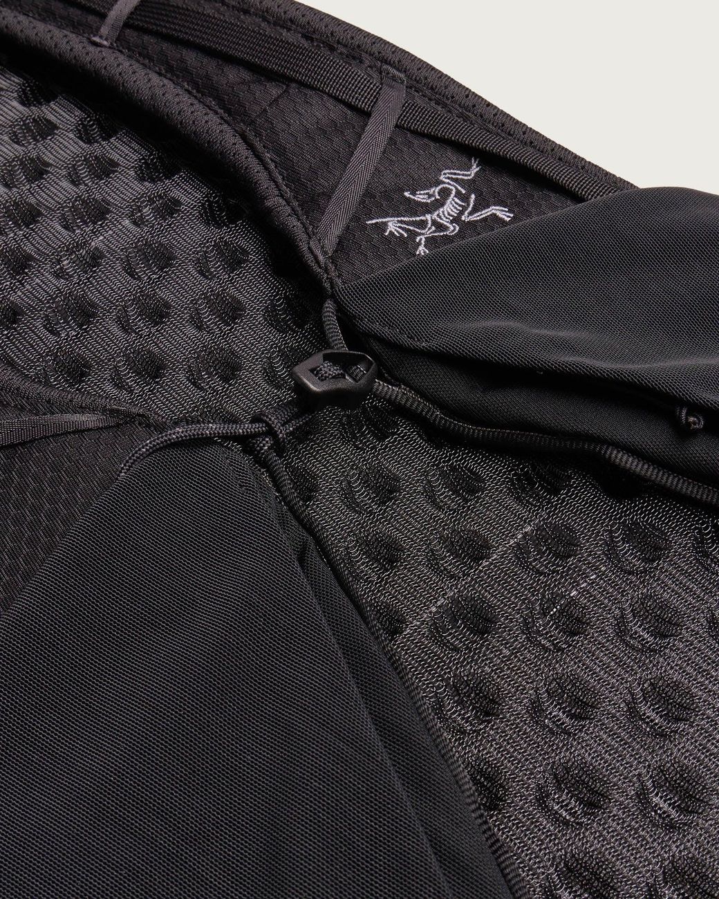 Arc'teryx Black Aerios 18 Backpack