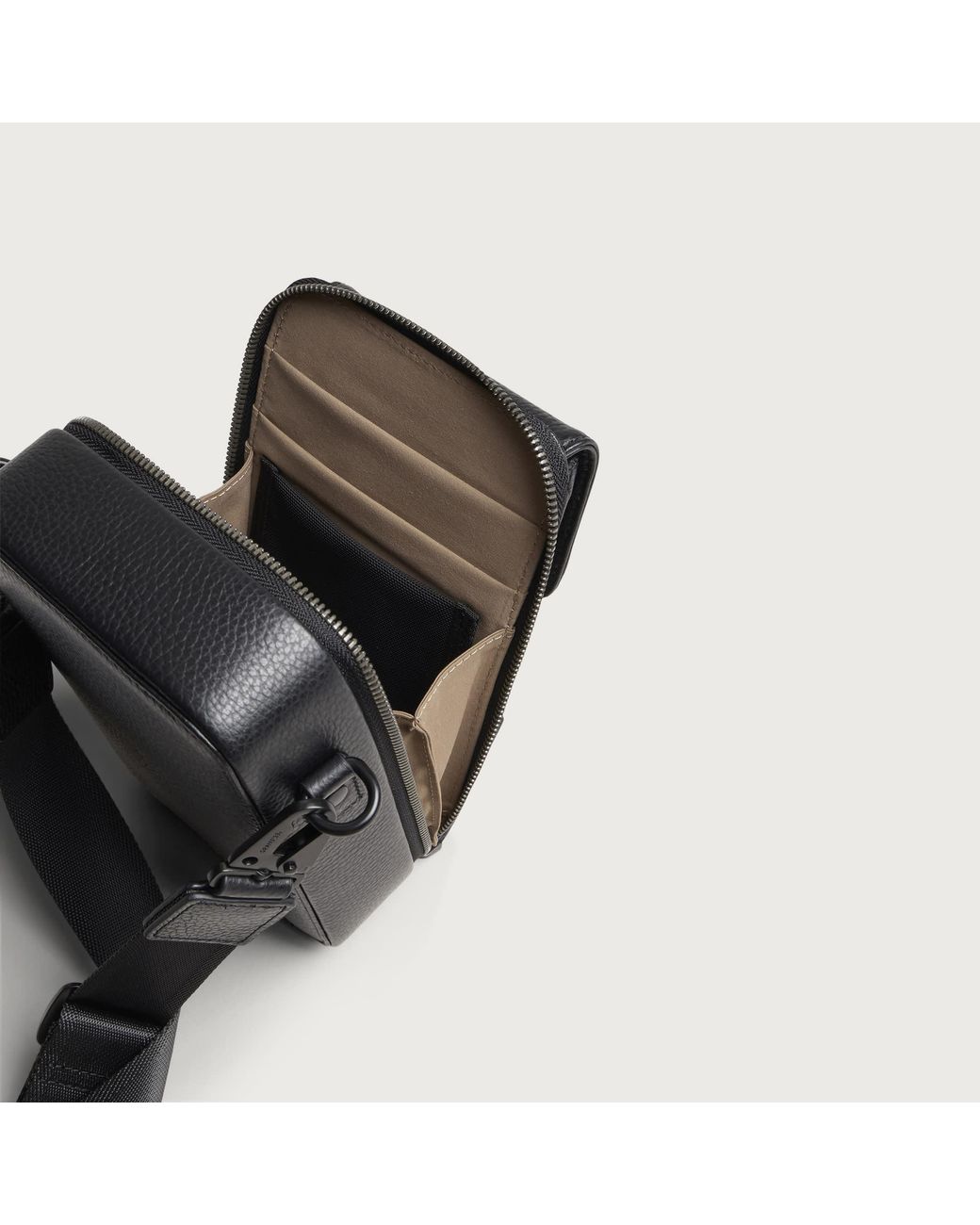 GRAMS28 Black 173 Vertical Sling for men