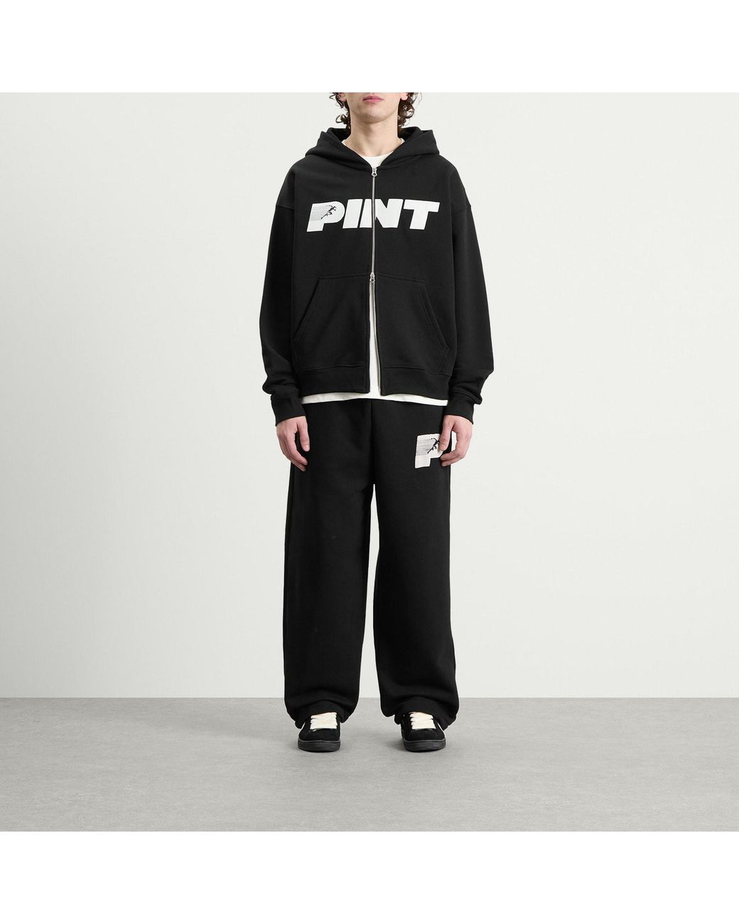 END. Black Pint Club Zip-Hoodie