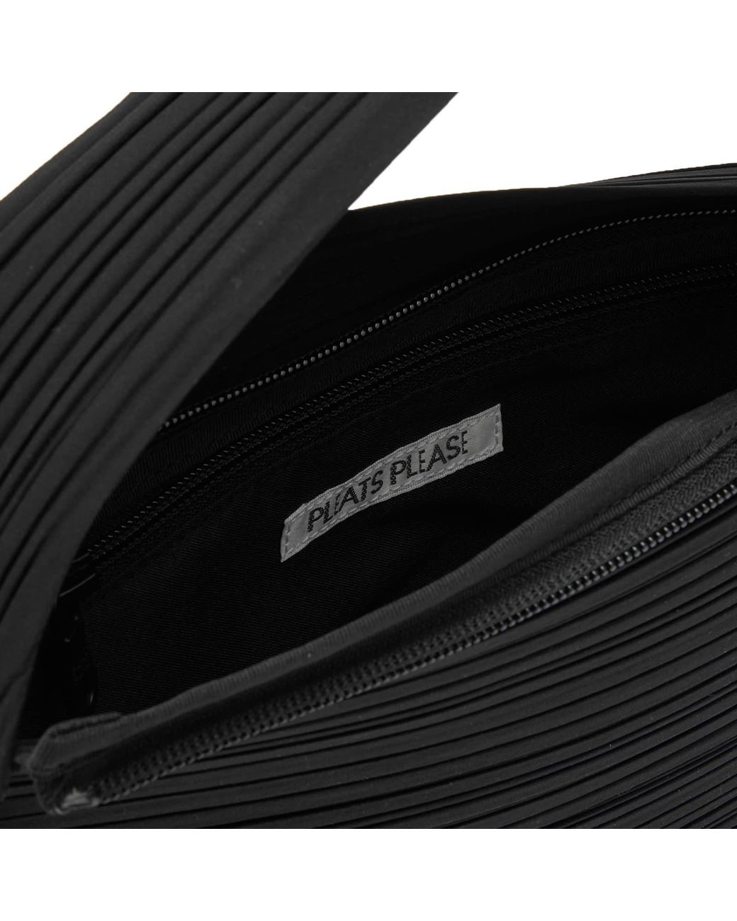 【美品】ISSEY MIYAKE PLEATS HALF MOON BAG PLEATS HALF MOON BAG – ISSEY MIYAKE ONLINE STORE
