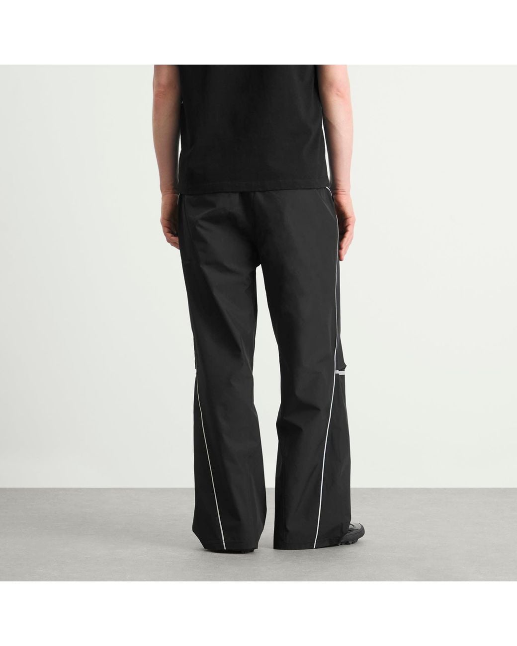 New Balance Elusive Shell Pant in Black for Men | Lyst