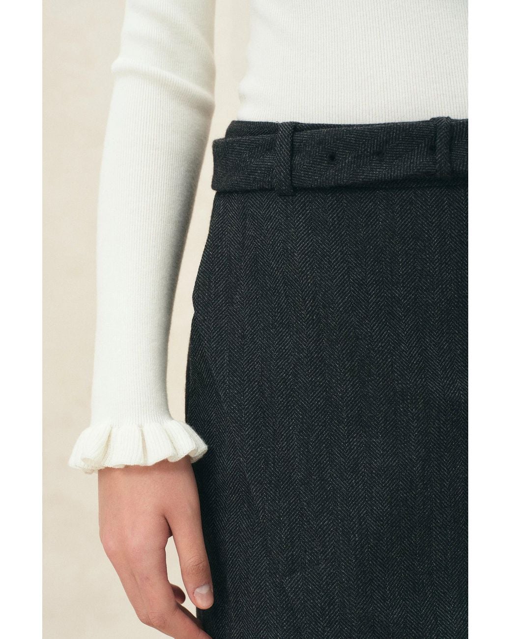 Fabrique Natural Lieve Ruffle Trimmed Fitted Turtleneck Top