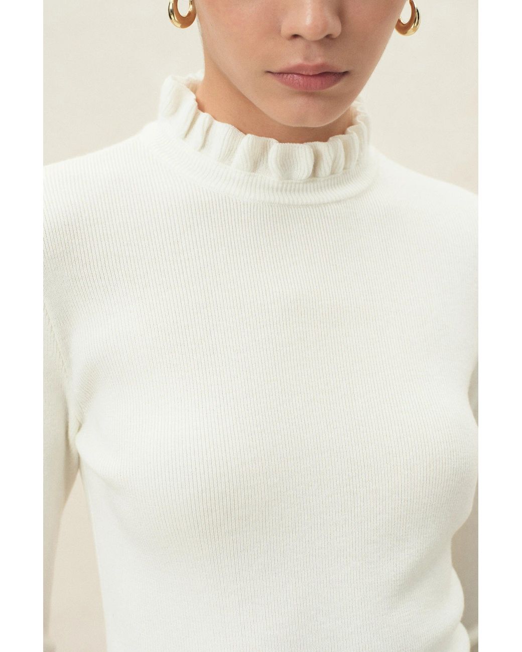 Fabrique Natural Lieve Ruffle Trimmed Fitted Turtleneck Top