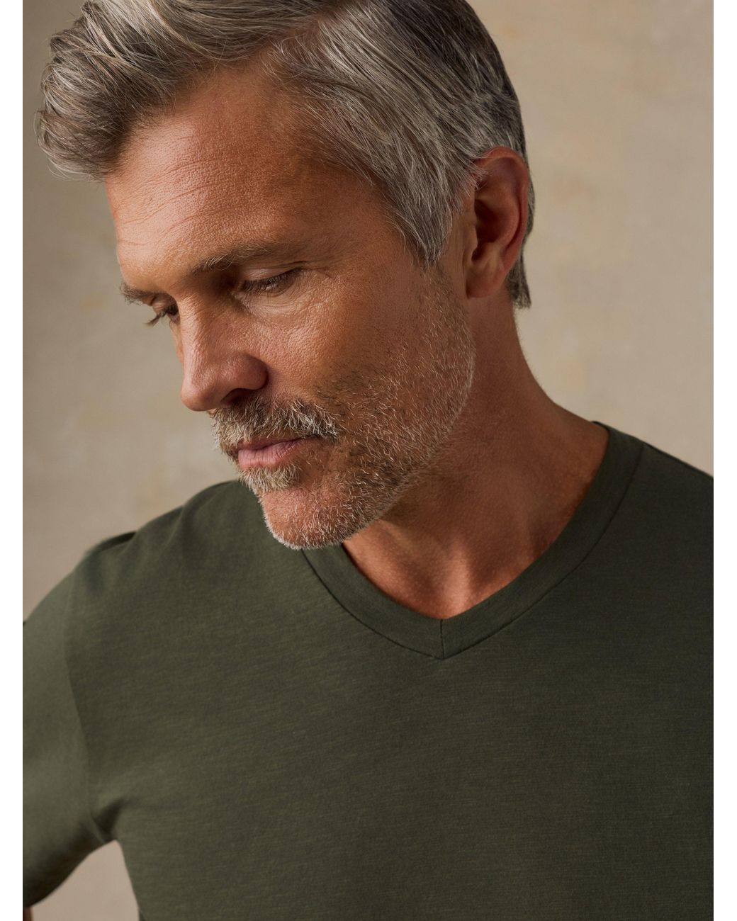 Faherty Brand Green Short-Sleeve Sunwashed Regenerative V-Neck T-Shirt for men