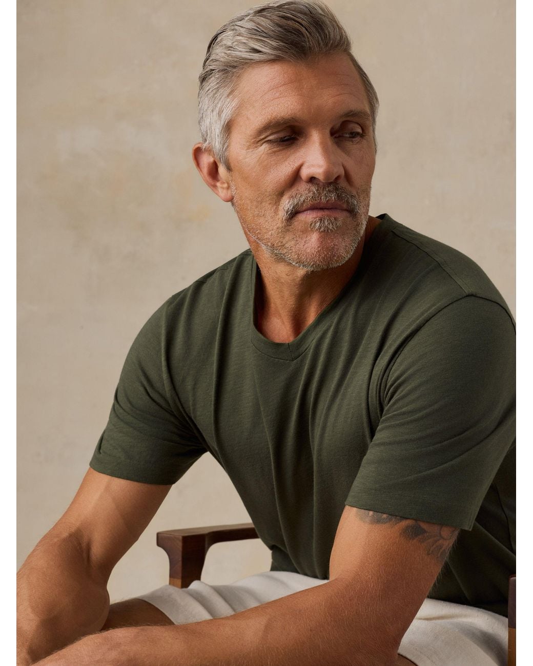 Faherty Brand Green Short-Sleeve Sunwashed Regenerative V-Neck T-Shirt for men