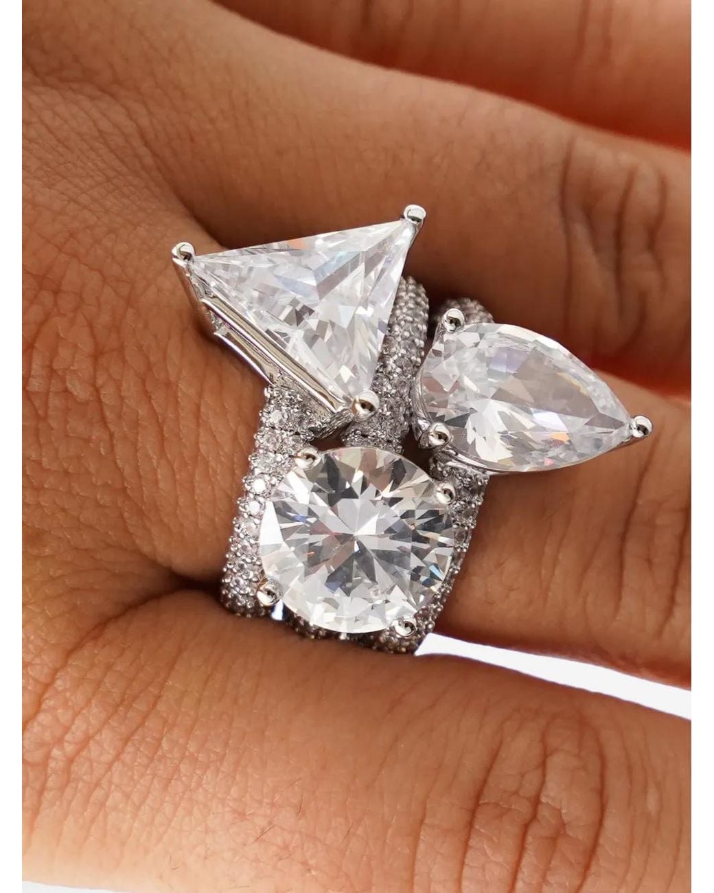 Bague Mega Circle Izabel Display en coloris White