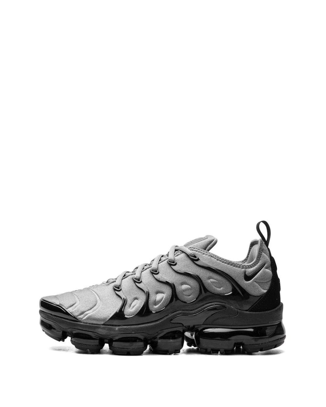 grey and black vapormax plus