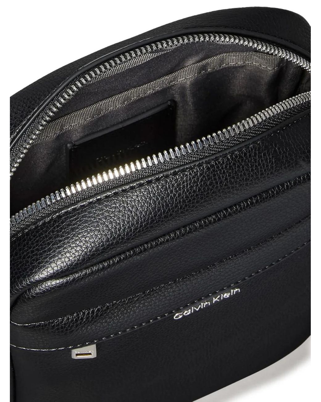 Borsa A Spalla Pebble Micro Con Logo di Calvin Klein in Black da Uomo
