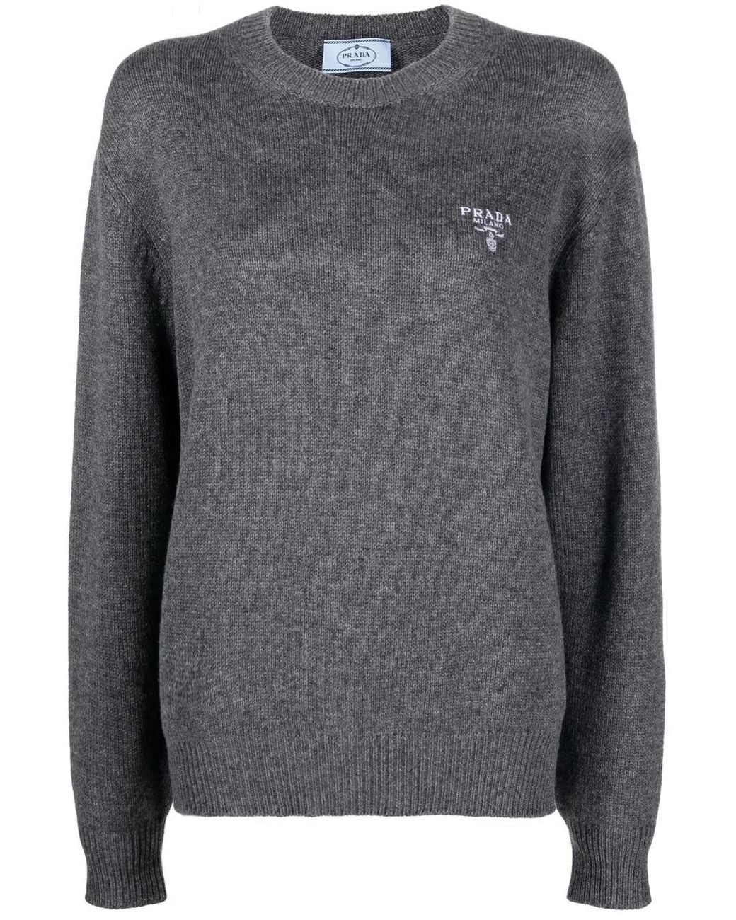 Pull À Logo Poitrine Prada en coloris Gray