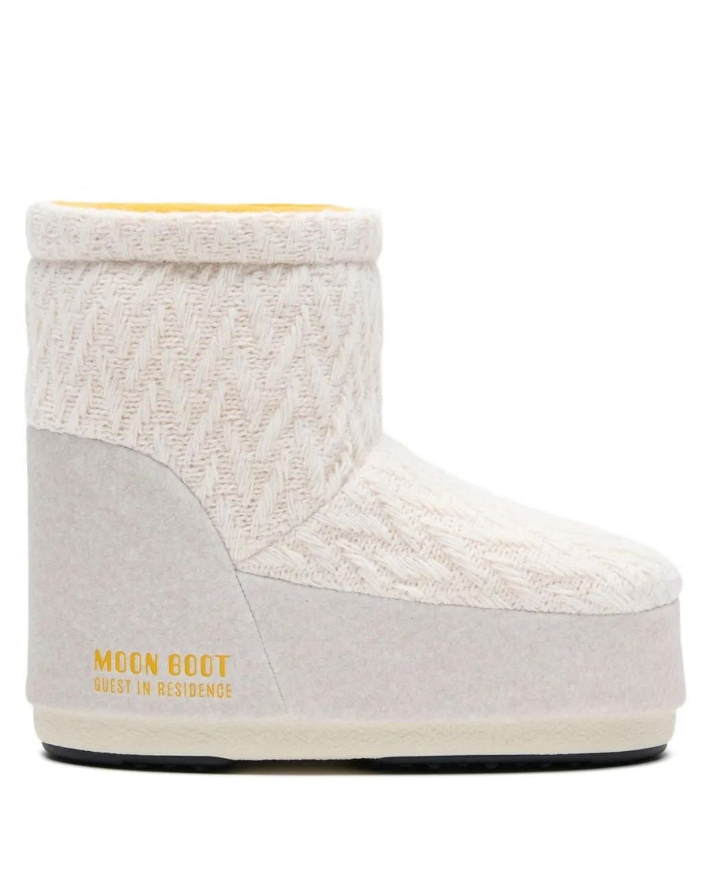 X Guest di Moon Boot in White