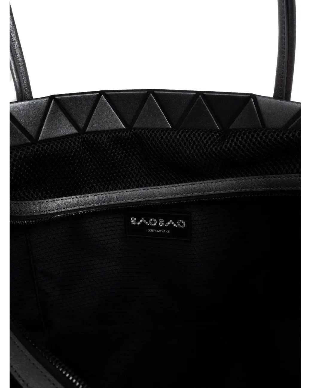 Borsa Tote Bateau di Issey Miyake in Black
