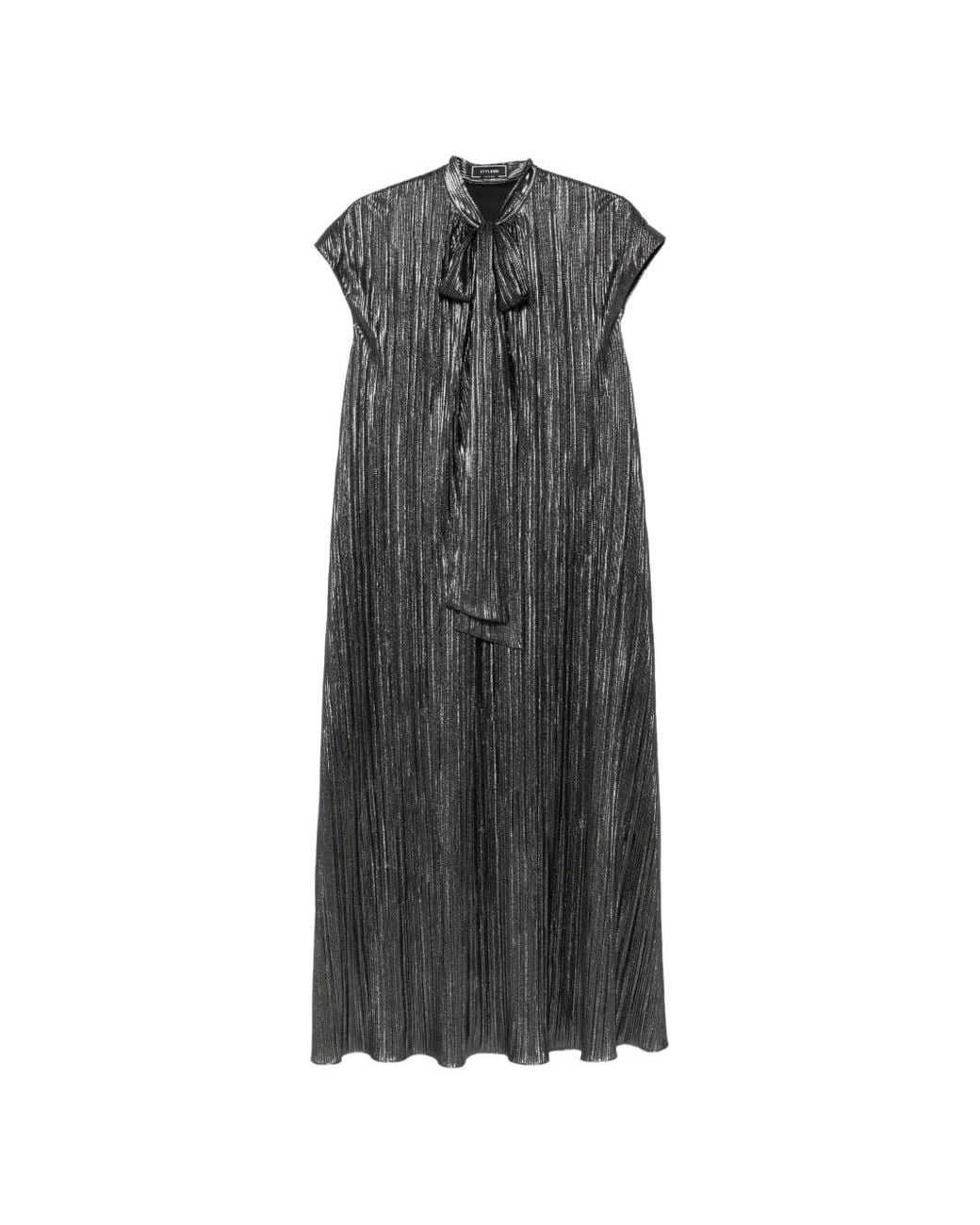 Styland Black Pleated Maxi Dress