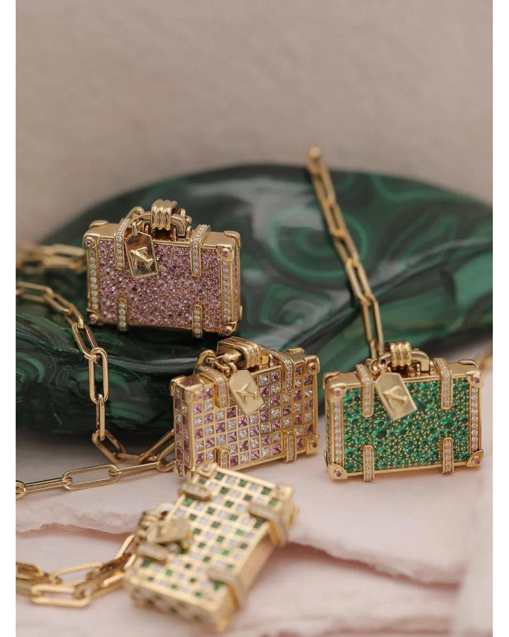 Nevernot Metallic Collier En Diamants Et Saphirs Rose