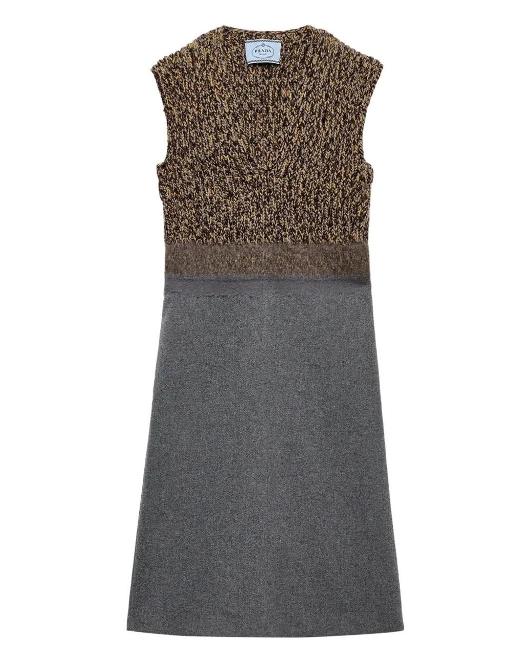 prada brown dress Yes yes we all know it's a @prada dress, but also many people think it's a bag too. But no. BAG: @fendi (thanks for info @besfamilnyisviatoslav ) . . . . . . . . . . . #