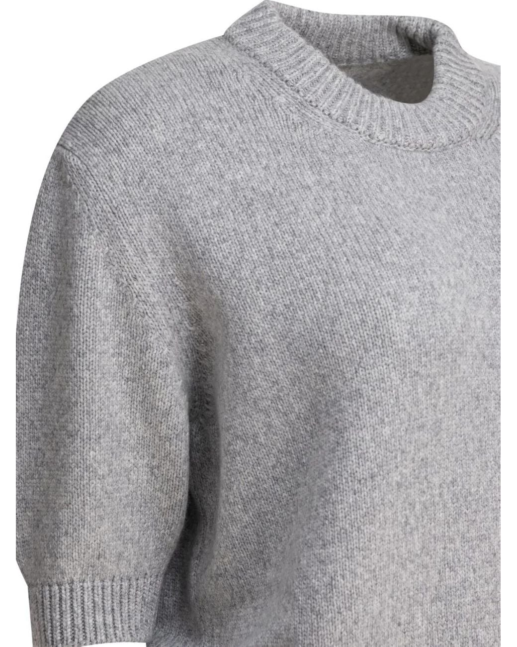Khaite Davin Trui in het Gray