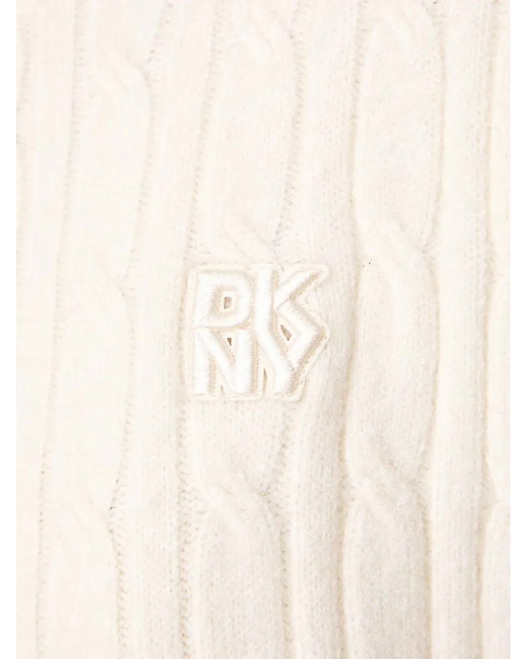 Pull En Maille Torsadée À Patch Logo DKNY en coloris White