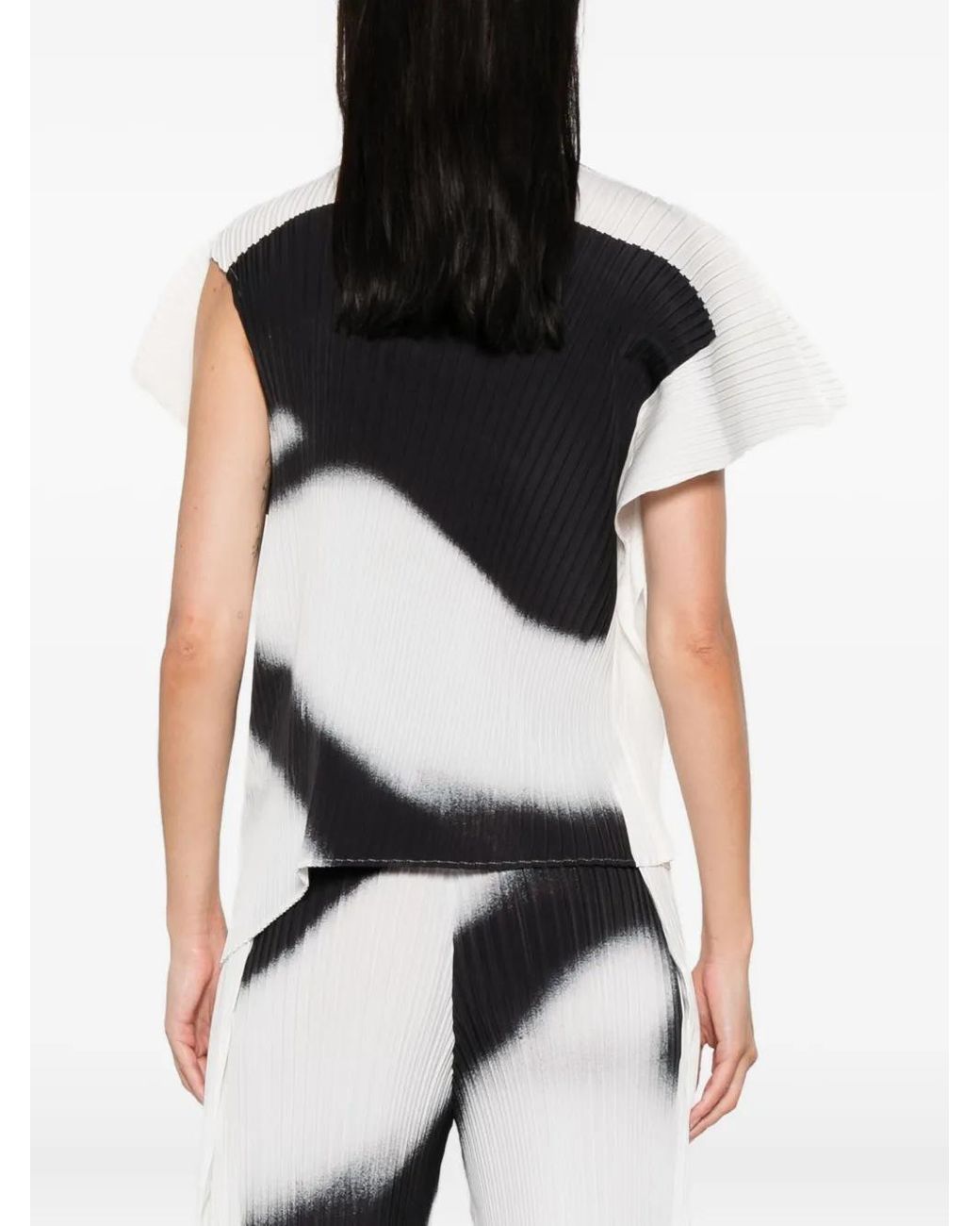 Issey Miyake Shadow Study Pleats Top in Black | Lyst