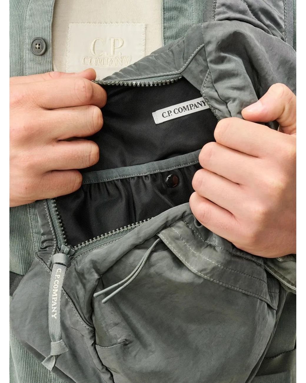 C P Company Gray Sac Porté Épaule Nylon B À Détail De Lentille Signature for men