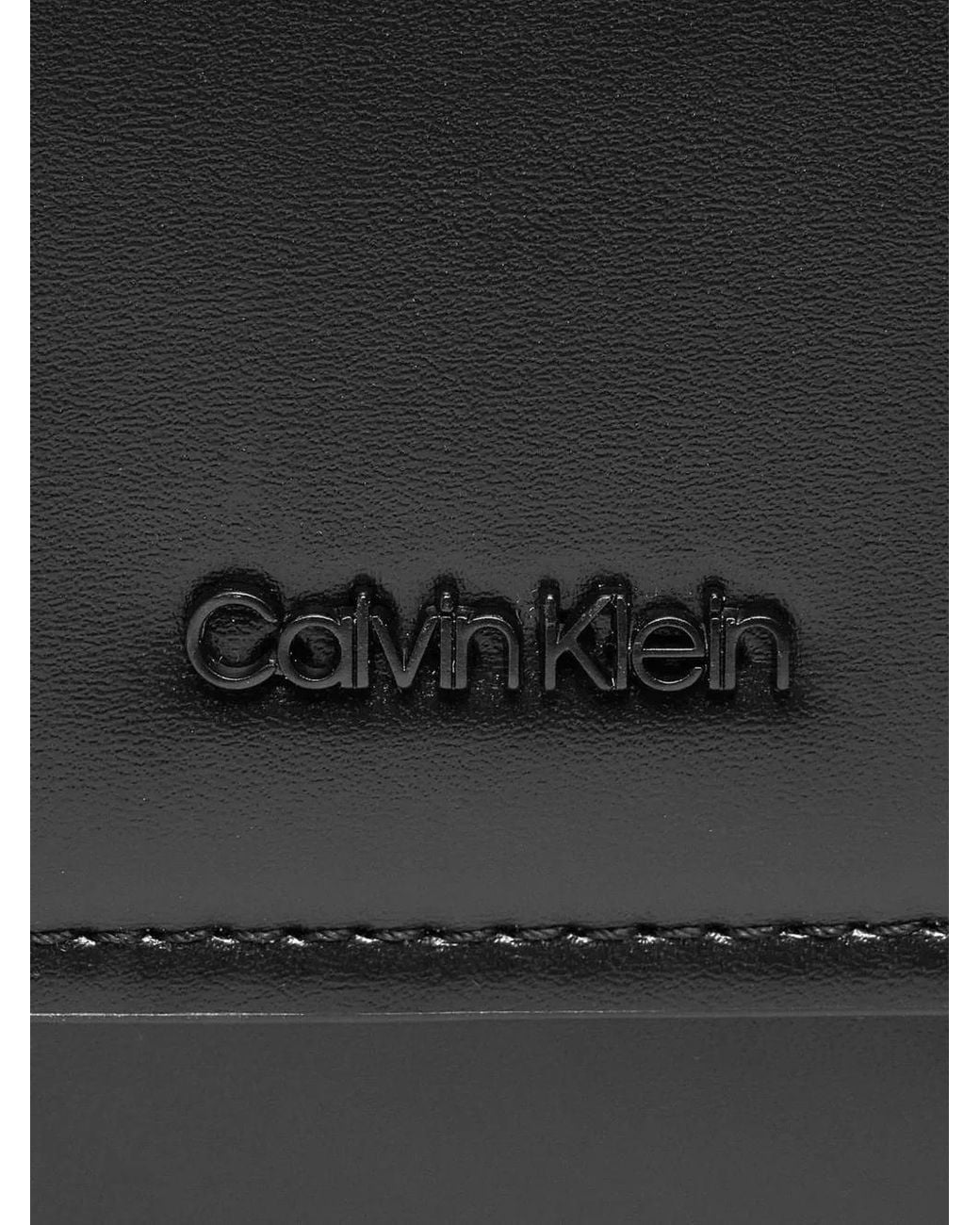 Calvin Klein Black Sac Porté Épaule À Rabat Et Logo En Creux for men