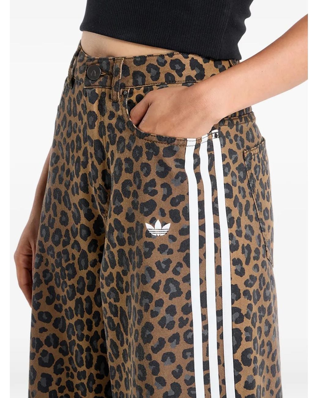 Pantalones Cortos Con Motivo De Leopardo Adidas de color Brown