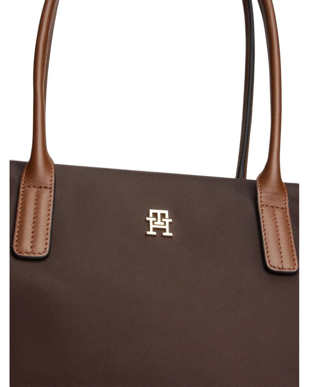 Tommy Hilfiger Popette Monogram-Plaque Shoulder Bag in Brown | Lyst