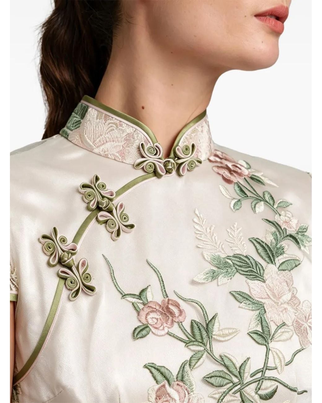 QIPOLOGY White Frog-Fastening Floral-Embroidered Qipao