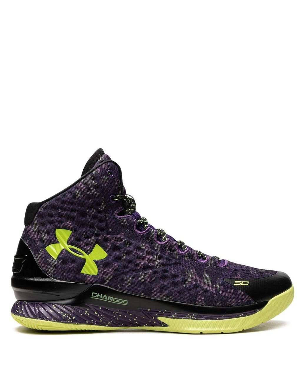 Curry 1 deals all black