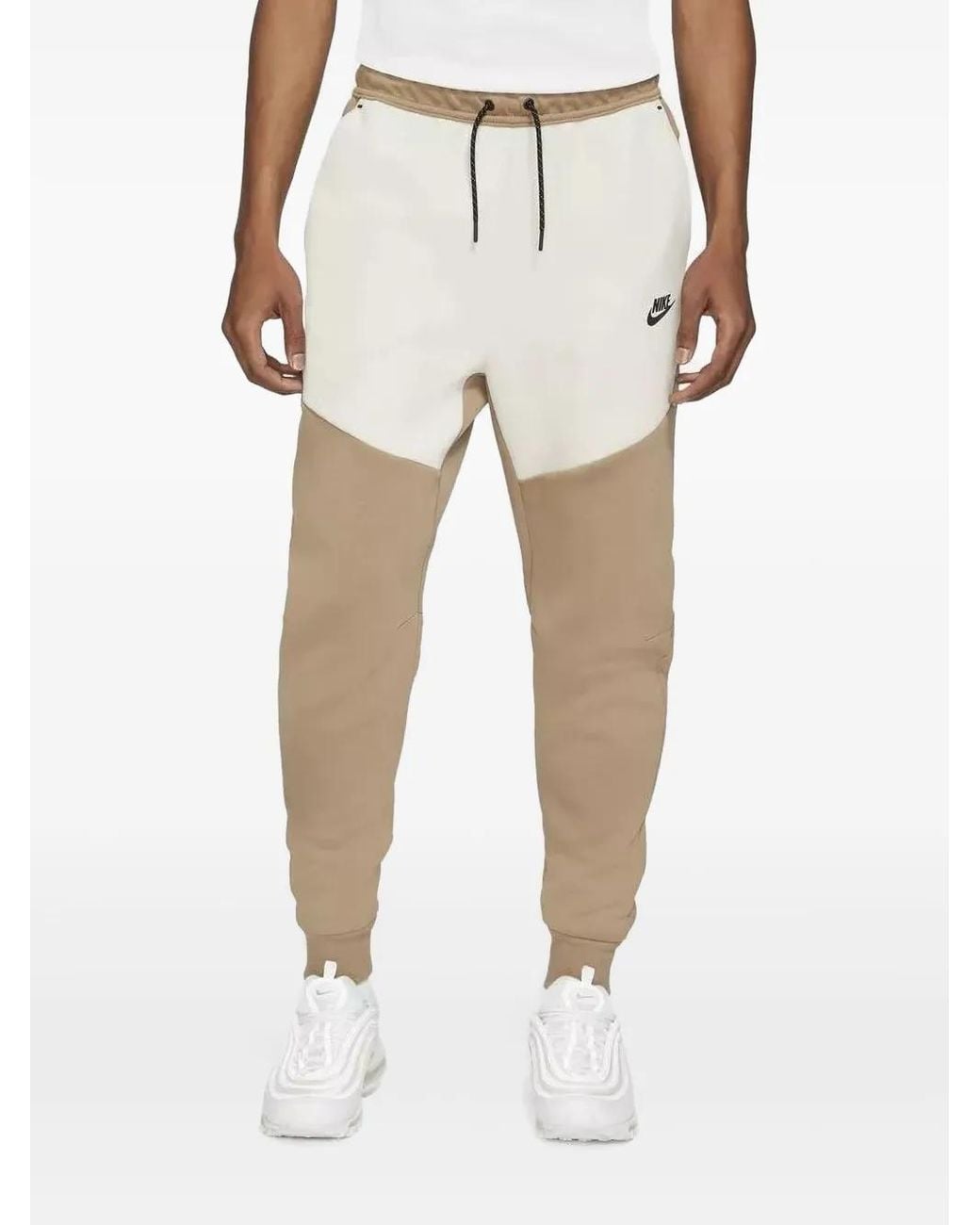 Joggers Tech di Nike in Natural da Uomo