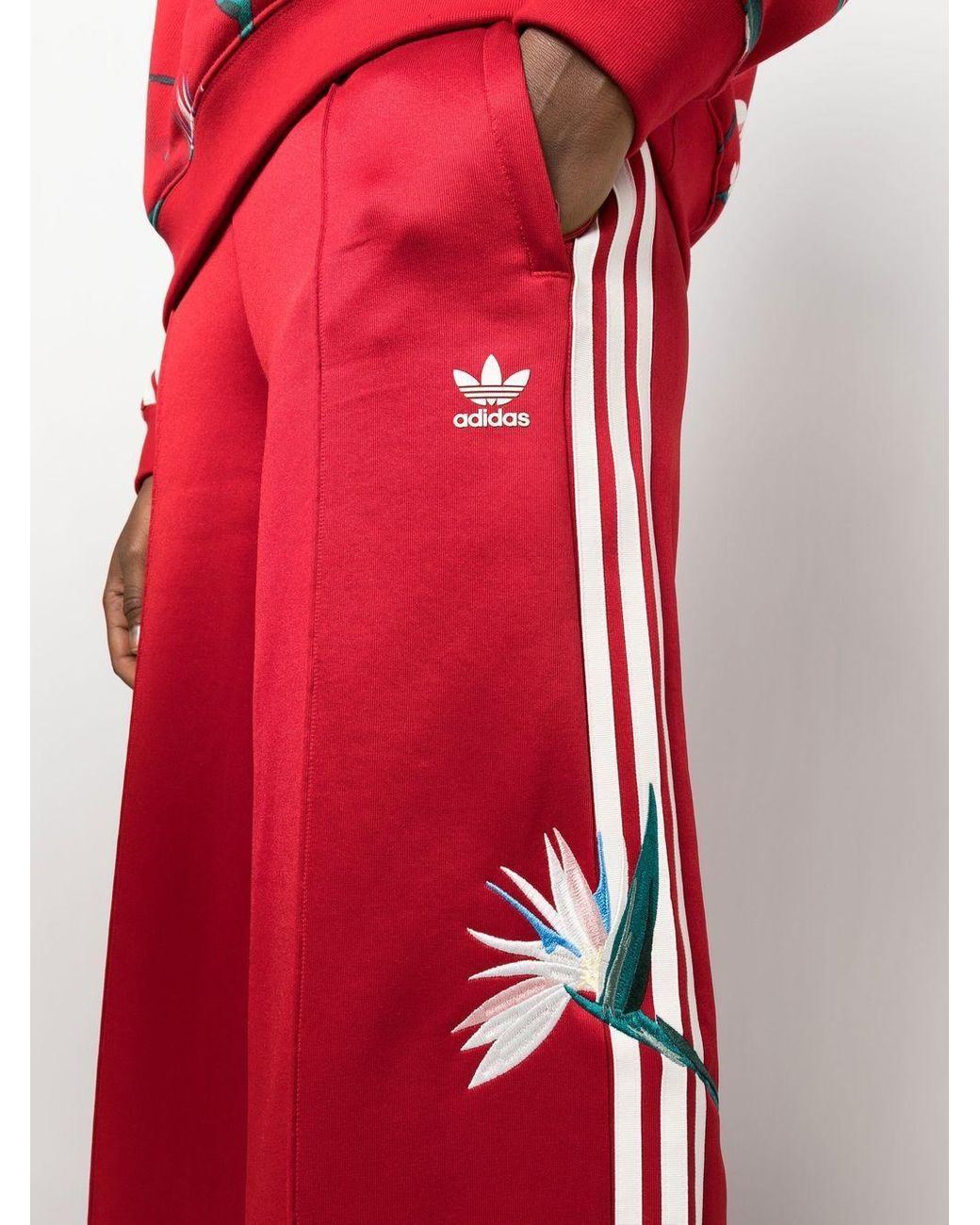 adidas Trainingsbroek Met Geborduurde Bloemen in het Rood | Lyst NL