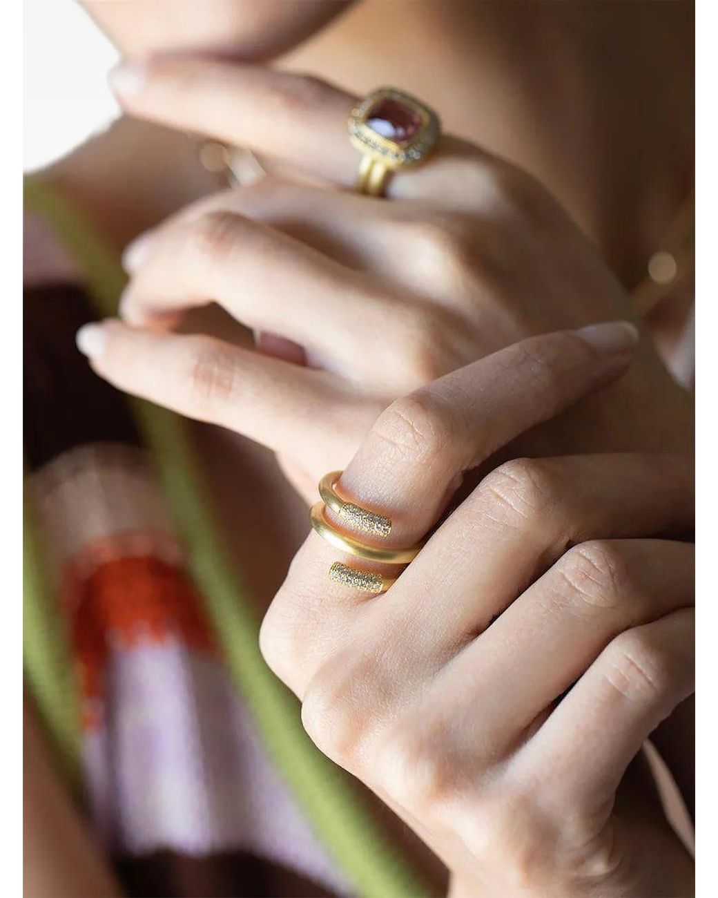 LEIGH MAXWELL Metallic Amani Ring Mit Diamant