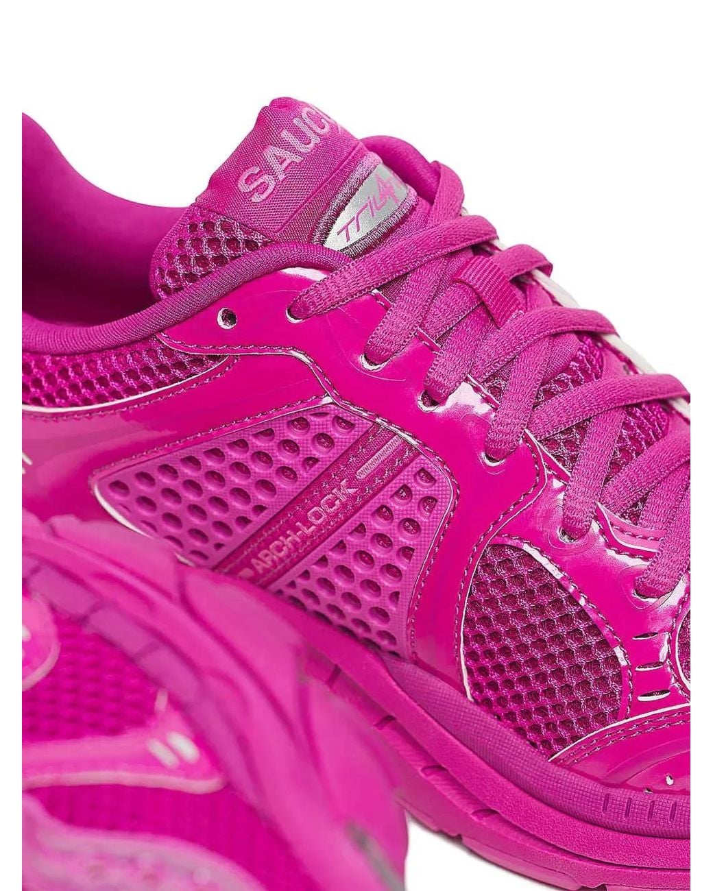 Baskets Progrid Triumph 4 Saucony en coloris Pink